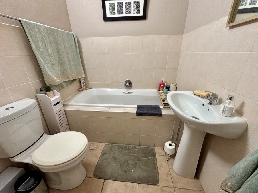 3 Bedroom Property for Sale in Vredekloof Heights Western Cape